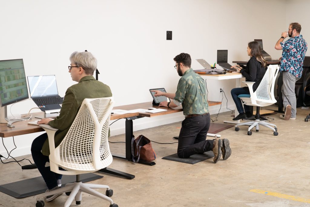 Choosing the Right Standing Desk for Your Office