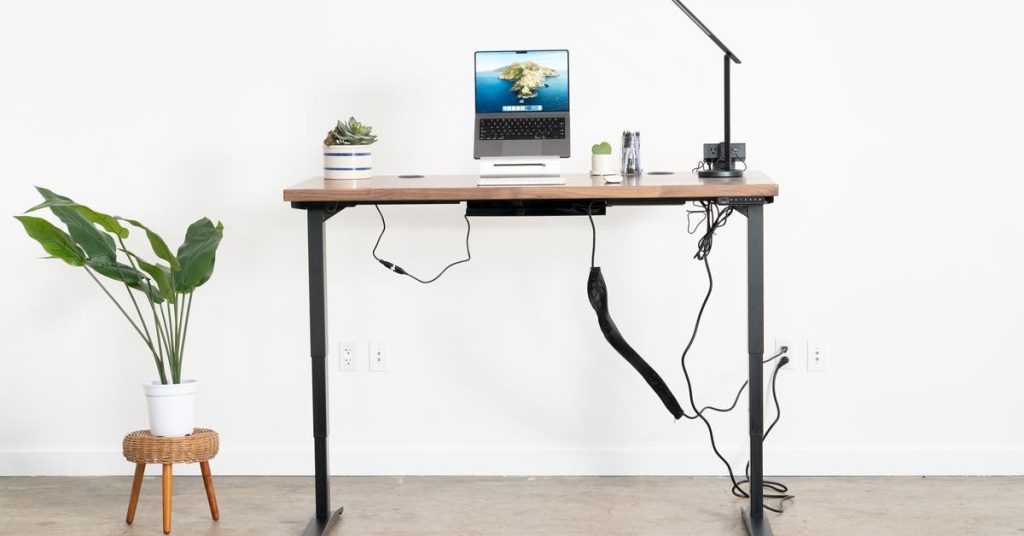 Choosing the Right Standing Desk for Your Office